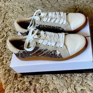 Dolce vita glittery formal athletic shoes with faux fur in the back. Worn once.